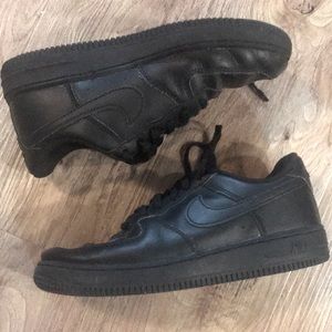 Boys size 3Y black Nike sneakers.